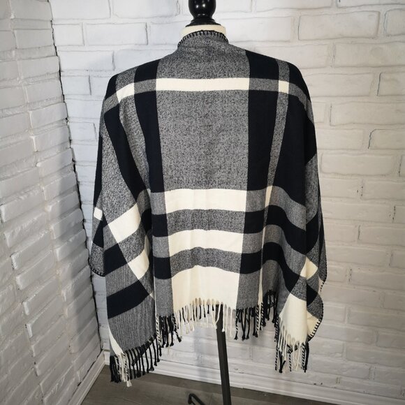 Jones New York Signature Woman 1 Size Black White & Grey Checked Poncho/Wrap - Picture 2 of 7